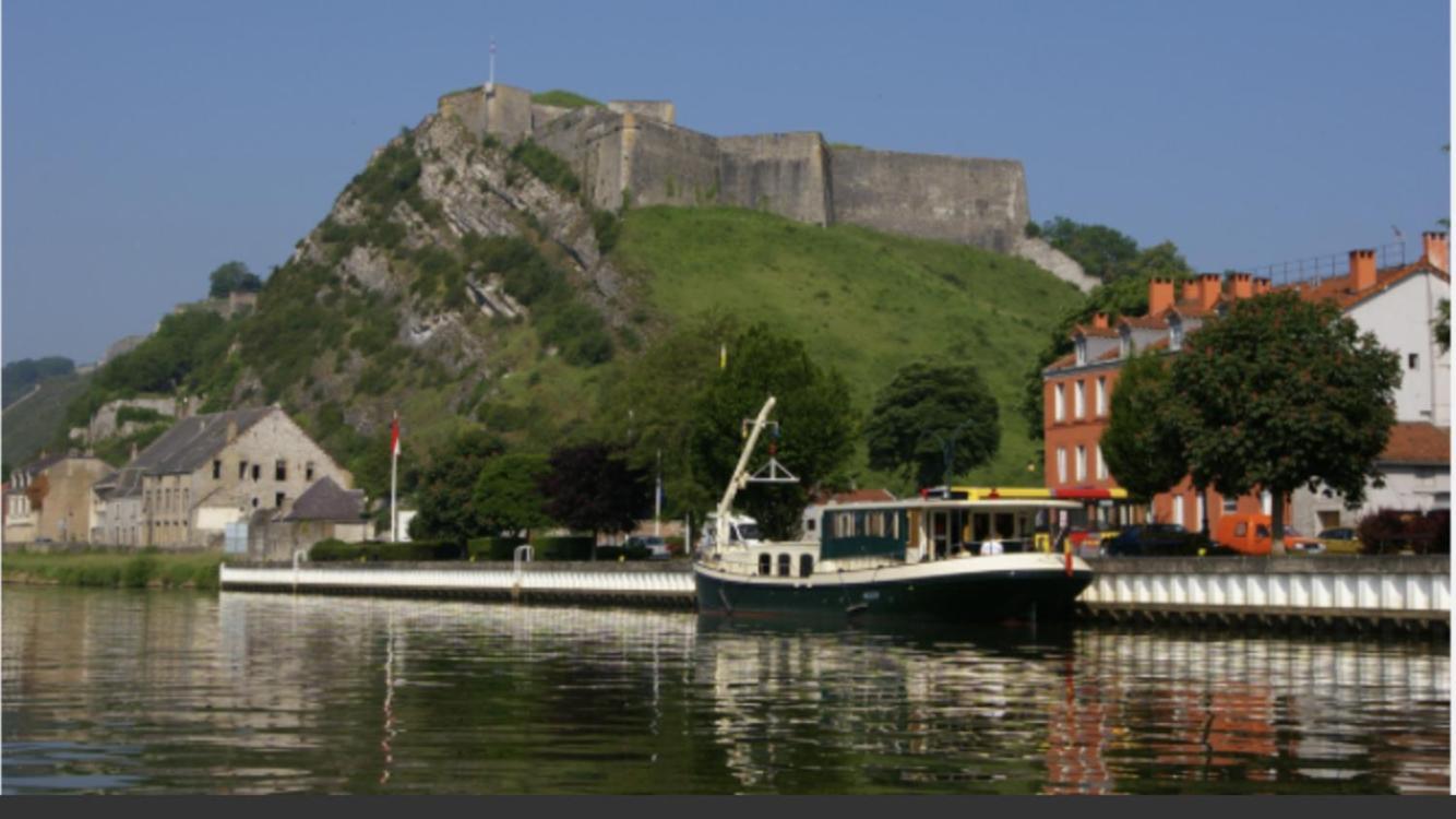Le Repos De La Meuse Daire Givet Dış mekan fotoğraf